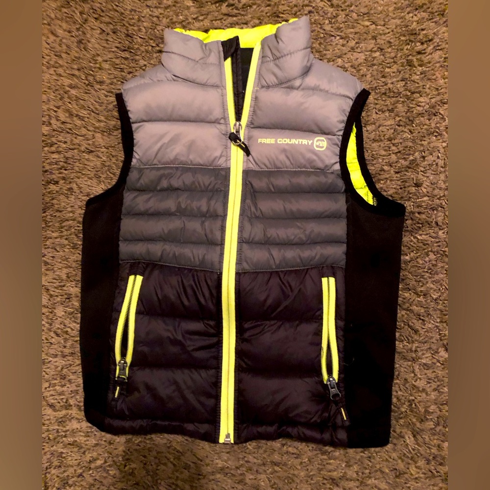 Free Country live in it snow vest youth